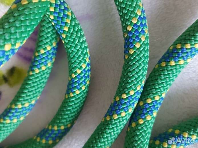 Для гимнастики: подушка, прыгалка и чешки