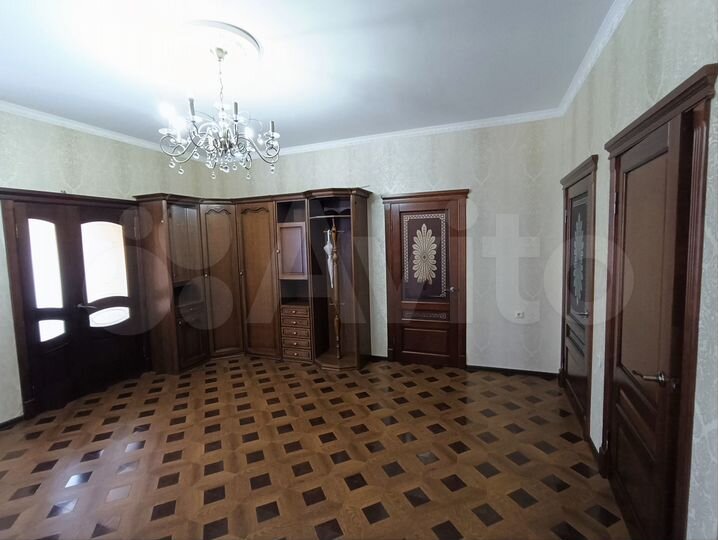 Дом 210 м² на участке 4 сот.