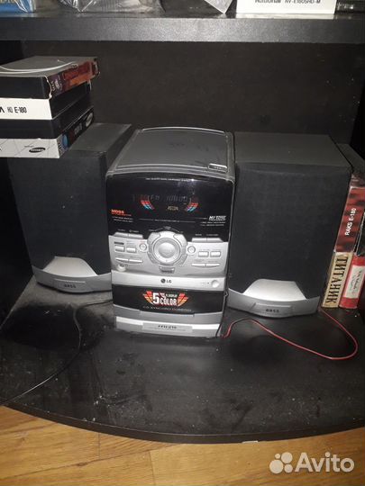 Мини музыкальный центр LG