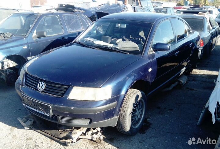 Указатель поворота Пассат Б5 белый правый