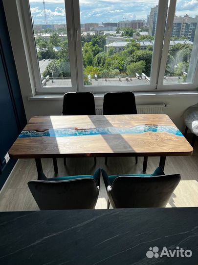 Стол из слэба карагача с морской волной