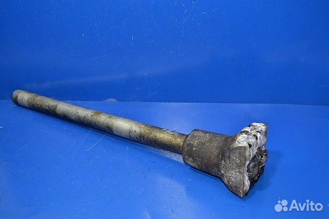 Кронштейн крыла ведущего моста, передний правый vo