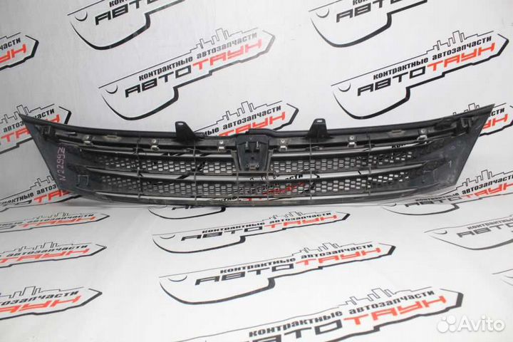 Решетка радиатора toyota isis ANM10G ANM10W ANM15G