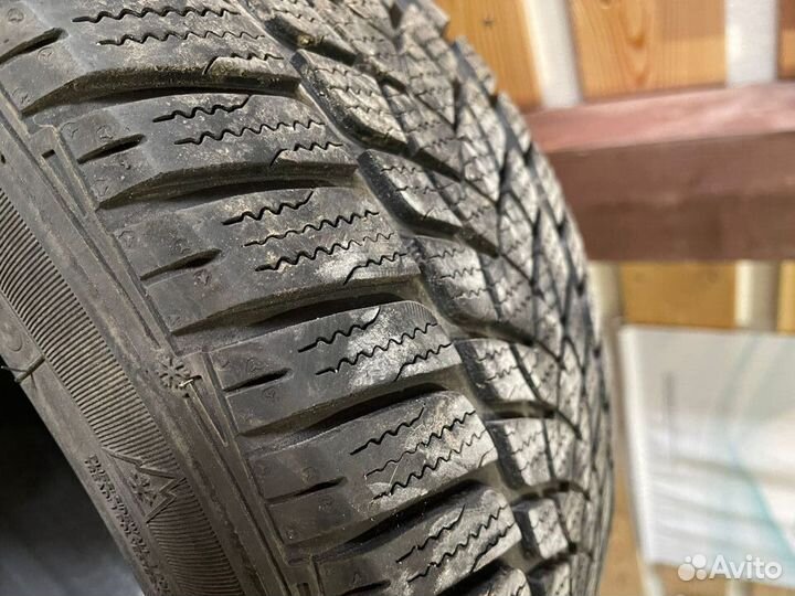 Goodyear UltraGrip Ice 235/45 R17