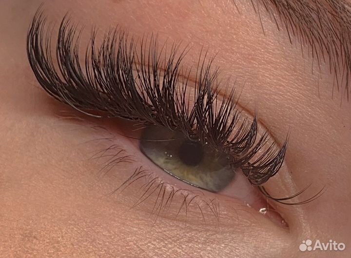 Модель на наращивание ресниц