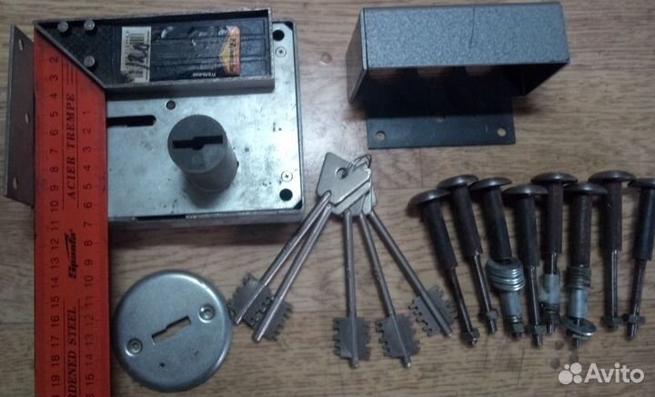 Замок гаражный накладной