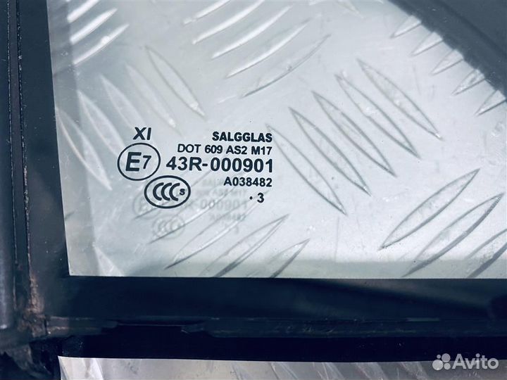 7P6845114 Форточка передняя правая Volkswagen Tou