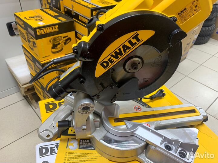 Торцовочная пила с протяжкой dewalt DWS774
