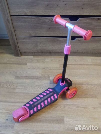 Детский самокат трёхколёсный