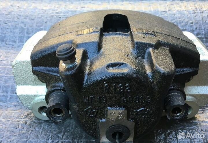 Суппорт тормозной перед. (L,R) 04879243AC Chrysler