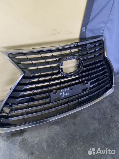 Решетка радиатора с молдингом Lexus NX