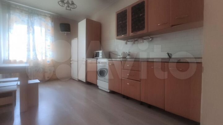 Доля в 3-к. квартире, 98,4 м², 1/5 эт.