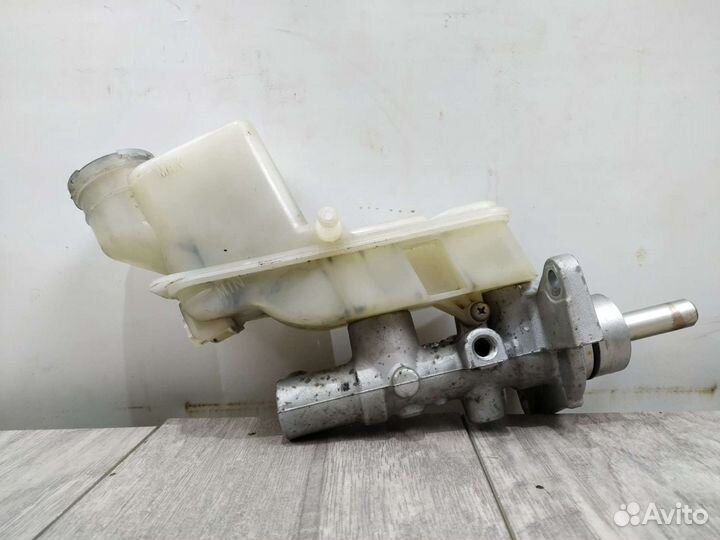 Главный тормозной цилиндр с бачком Mazda 6