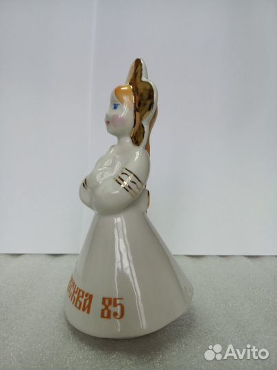 Статуэтка фарфор Девушка с голубем СССР Вербилки