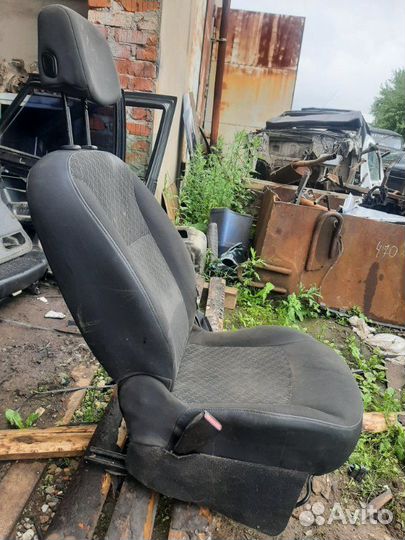 Сиденье переднее левое Renault Kangoo K7mк750 2011