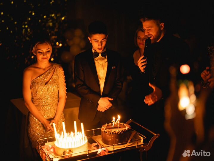 Ведущий Мероприятий И Диджей с Оборудованием