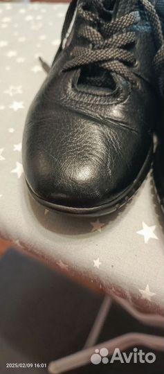 Кожаные кроссовки