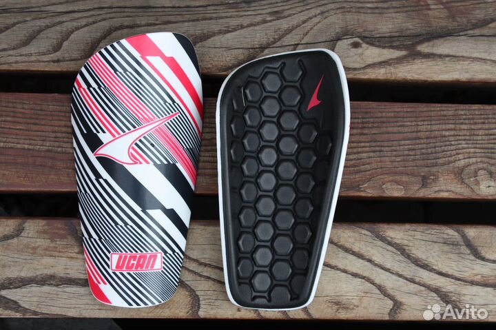 Щитки футбольные