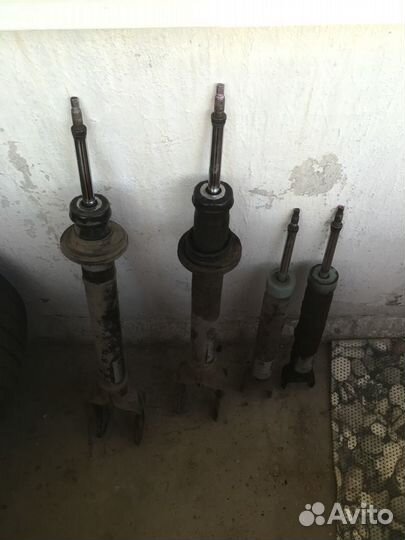Задние амортизаторы джип гранд чероки wk 2