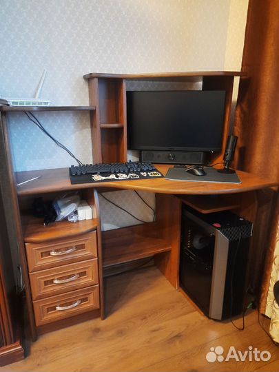 Компьютерный стол