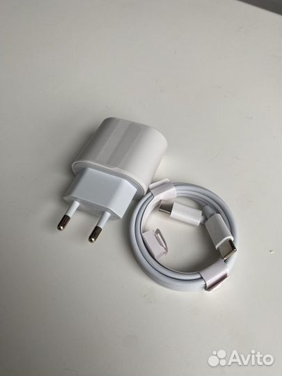 Зарядка на iPhone 15 быстрая USB-C 20W