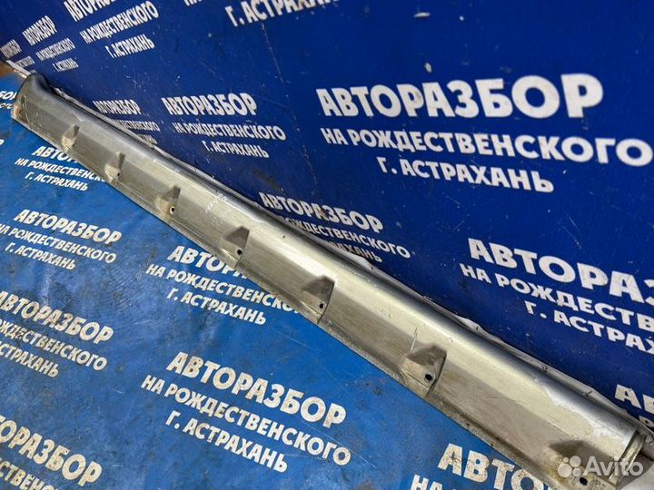 Правый пластиковый порог Mitsubishi Pajero 2