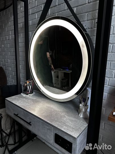 Гримерное зеркало,стол визажиста,туалетный столик