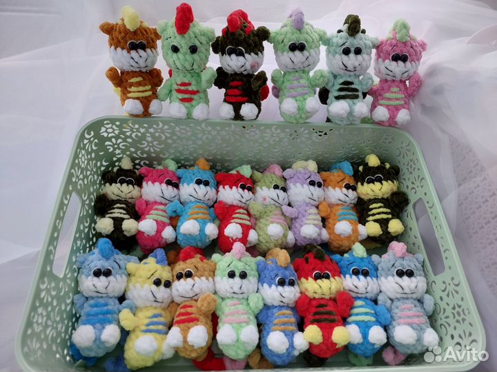 Вязаная игрушка брелок дракон, пингвин, олень