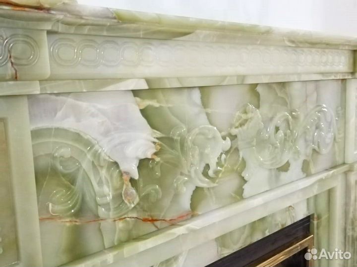 Камин из оникса Onice Jade Green