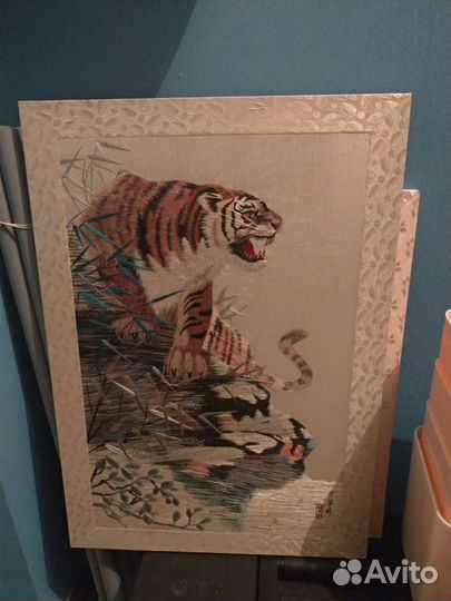 Картина вышитая гладью