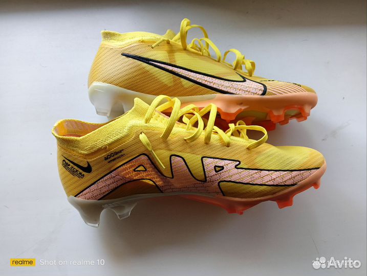 Футбольные бутсы