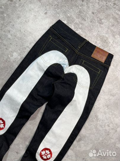 Джинсы Evisu