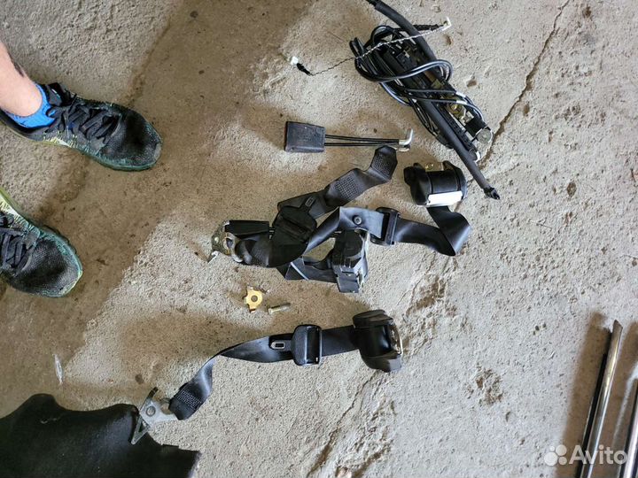 Ремень безопасности на Мерседес 140