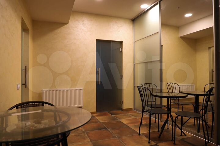 Комната 20 м² в 4-к., 1/17 эт.