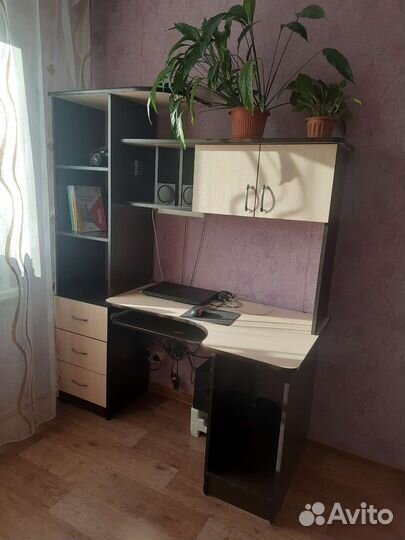 Компьютерный стол, уголок школьника