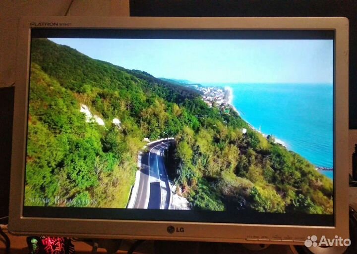 Монитор LG 19