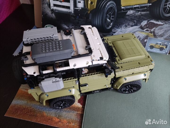 Lego technic land rover defender 42110