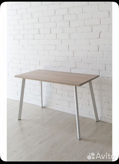 Письменный стол белый