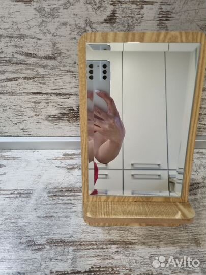 Зеркало косметическое с полочкой