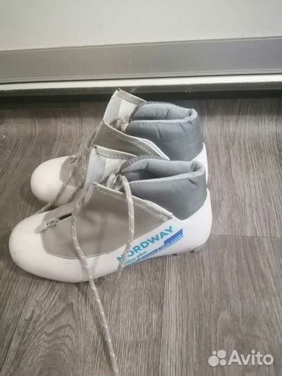 Лыжные ботинки