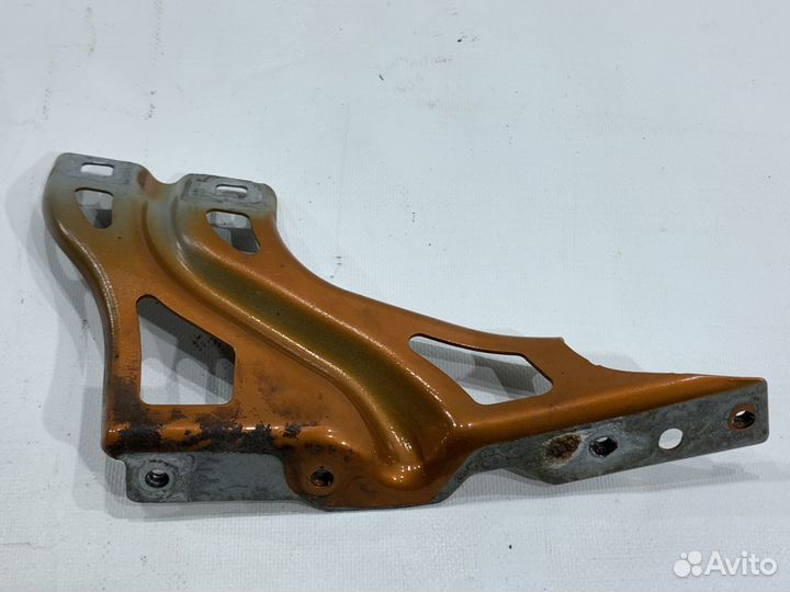 Кронштейн крыла переднего левого Audi Q3 8U