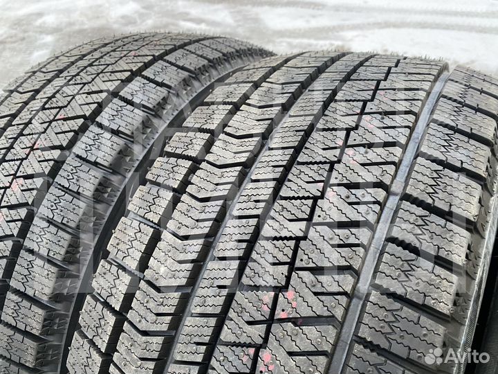 Bridgestone Blizzak Ice 215/55 R17 98T