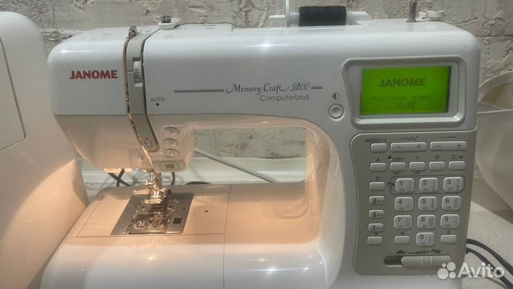 Компьютерная швейная машина Janome MC 5200