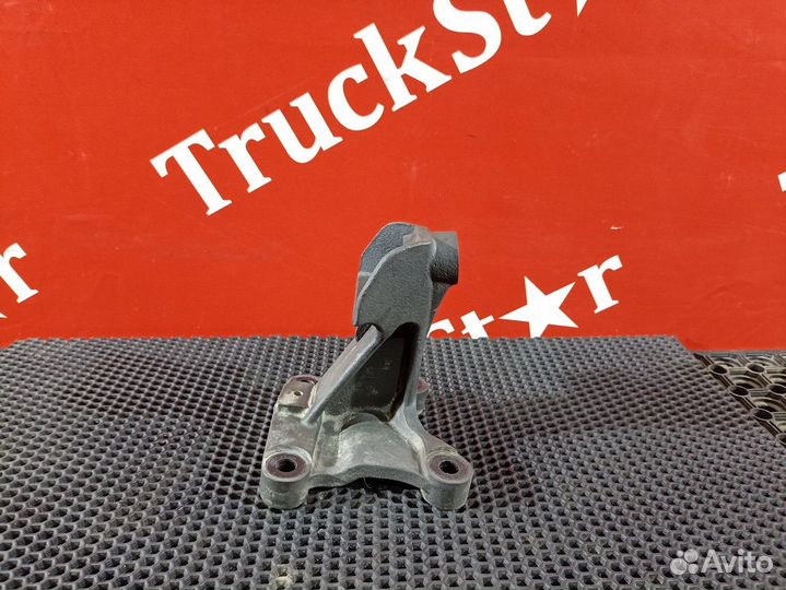 Кронштейн двигателя левый Daf XF106