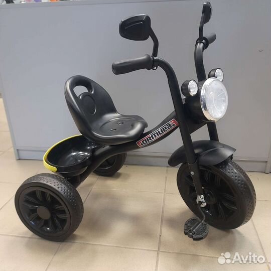 Трехколесный велосипед