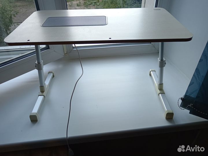 Столик для ноутбука с охлаждением