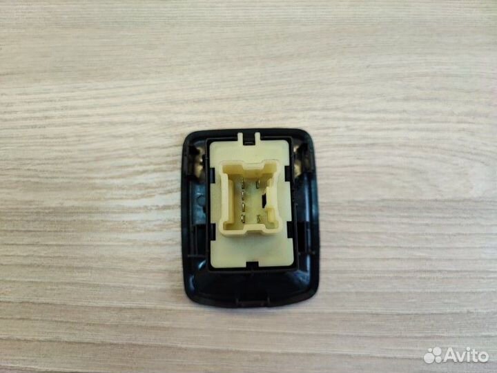 Кнопка стеклоподъемника передняя правая Renault