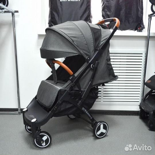 Прогулочная коляска новая