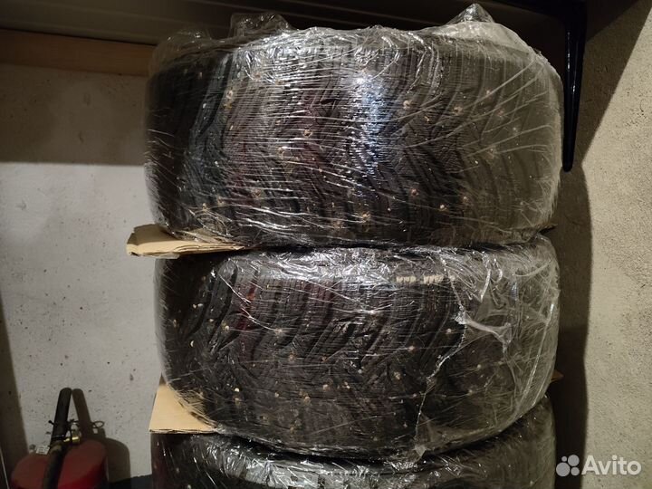 Kumho WinterCraft Ice WI31 215/45 R17 и 235/45 R17