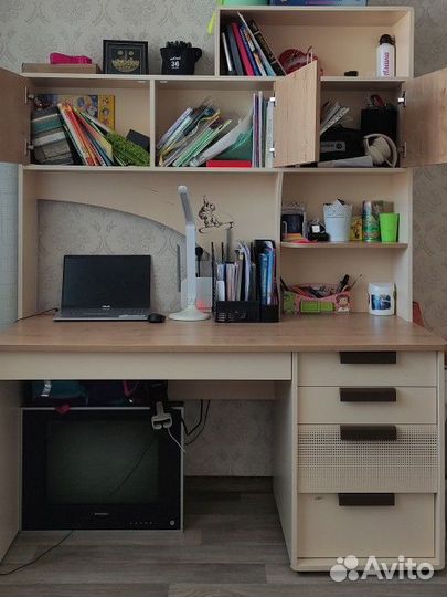 Письменный стол школьный